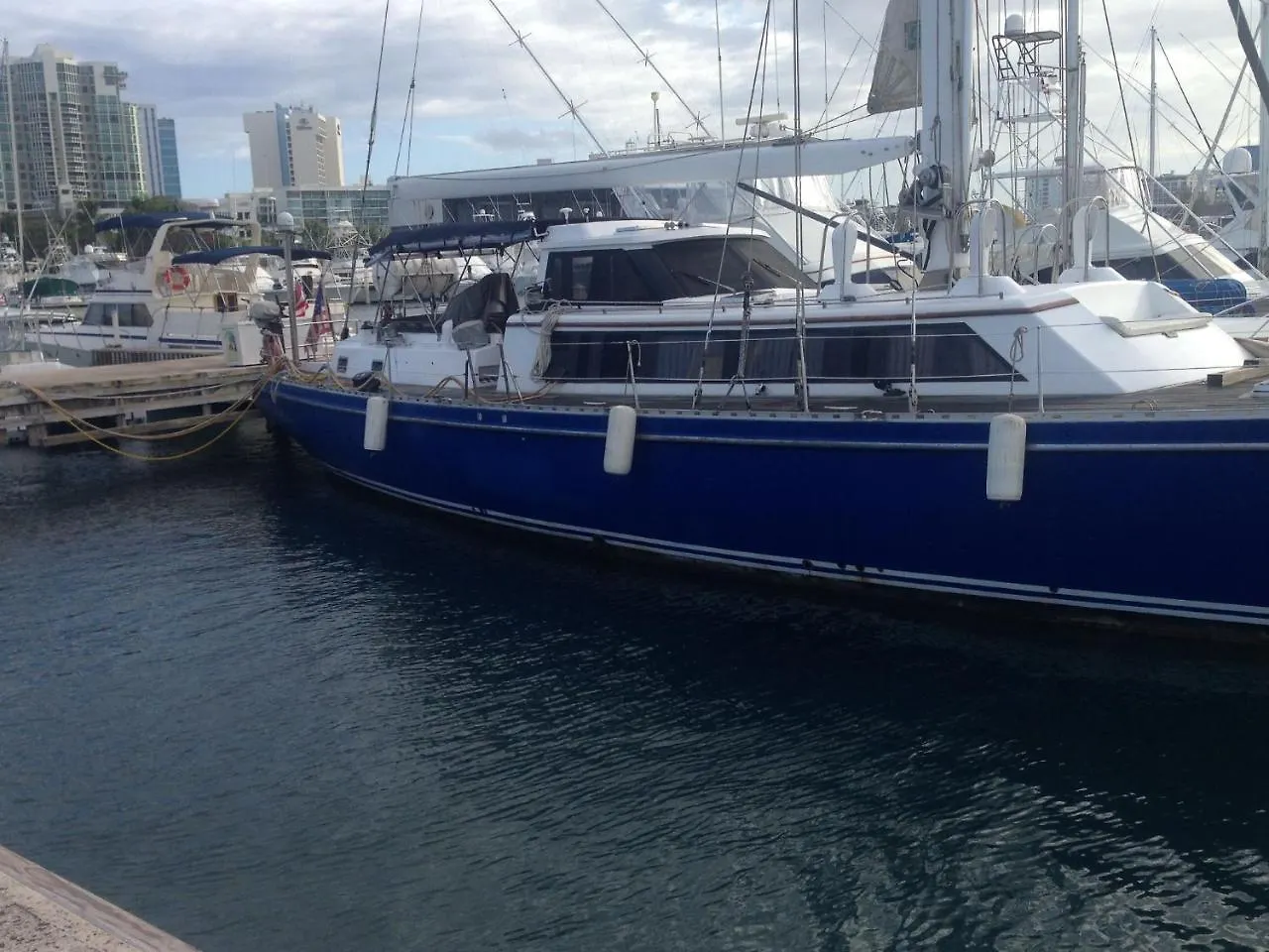 Hotel Serenity Boatel In San Juan Botel