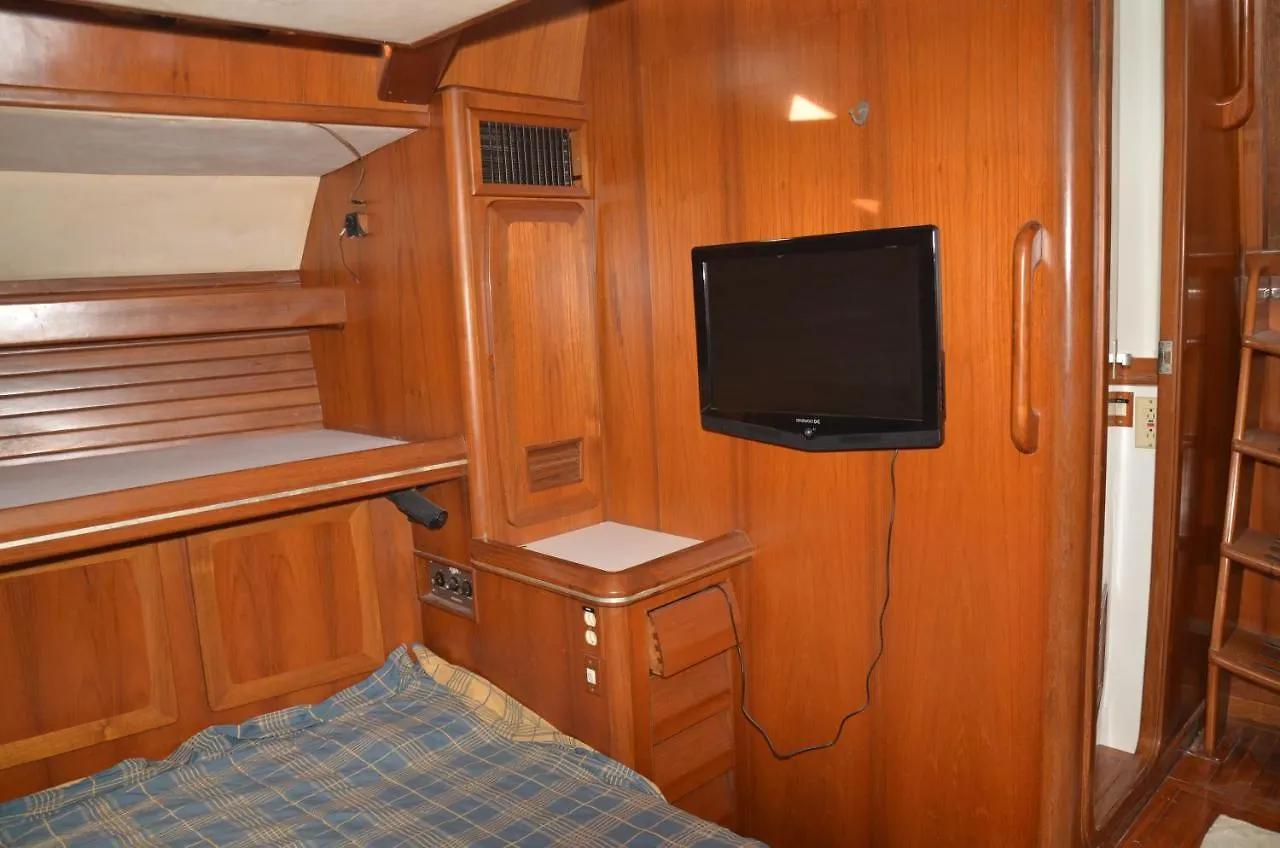 Hotel Serenity Boatel In San Juan 0*,