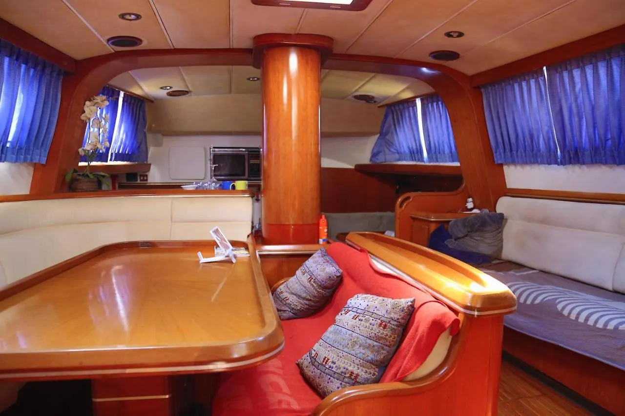 ספינת מלון מלון Serenity Boatel In סן חואן